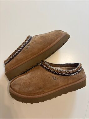 Women’s Ugg Taz Size 6